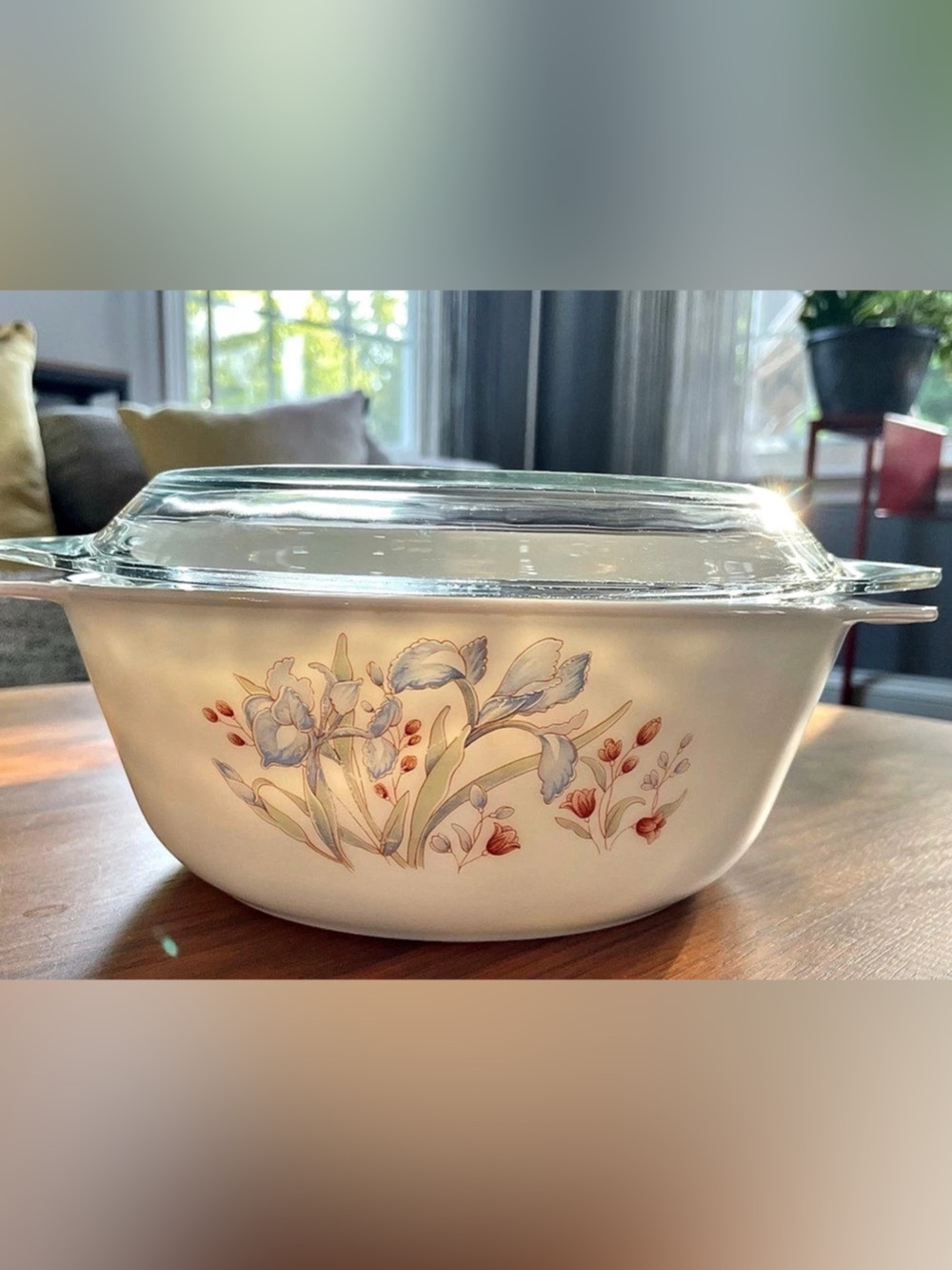 Pyrex Iris Casserole Dish with Glass Lid, White & Blue